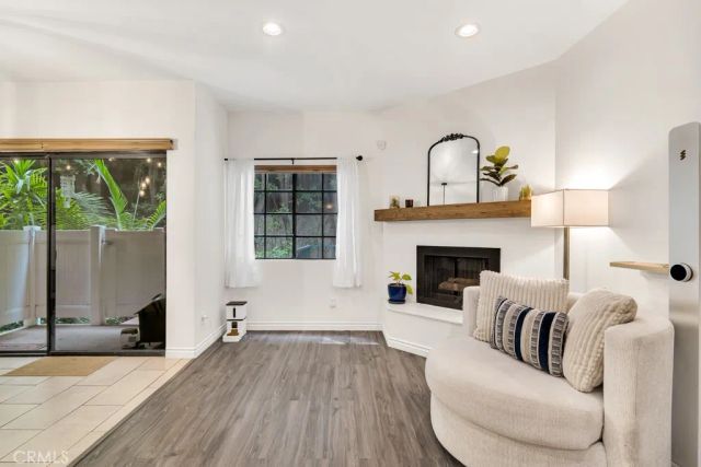 17914 Magnolia Boulevard 121, Encino, CA 91316