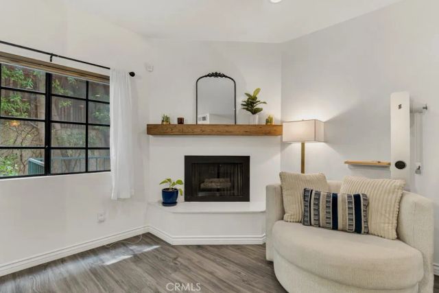 17914 Magnolia Boulevard 121, Encino, CA 91316