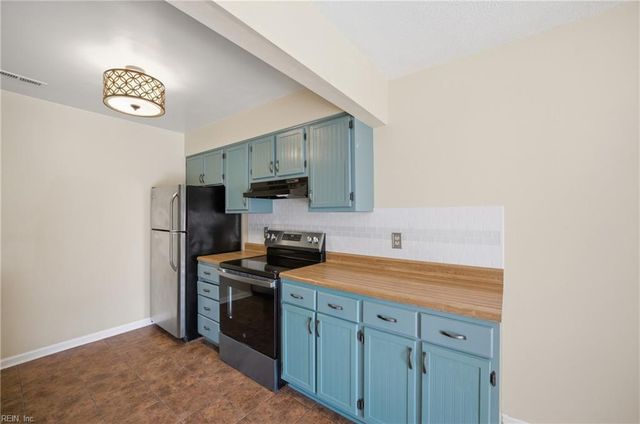 102 Tyburn CT, Hampton, VA 23669