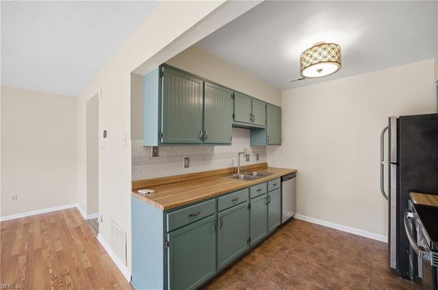 102 Tyburn CT, Hampton, VA 23669