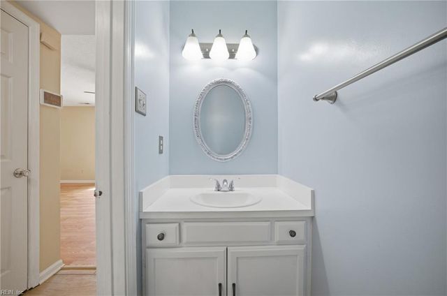 102 Tyburn CT, Hampton, VA 23669