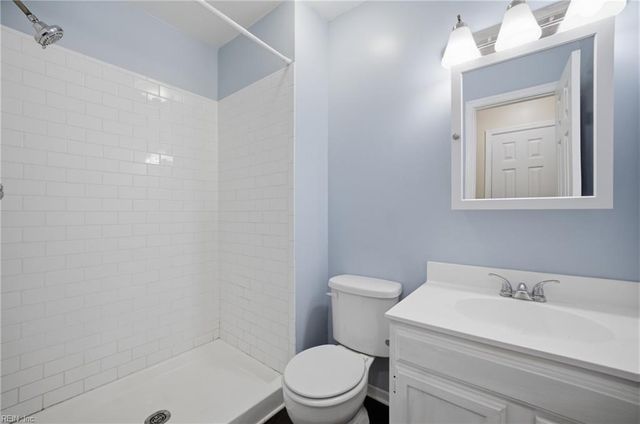 102 Tyburn CT, Hampton, VA 23669