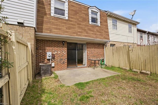 102 Tyburn CT, Hampton, VA 23669