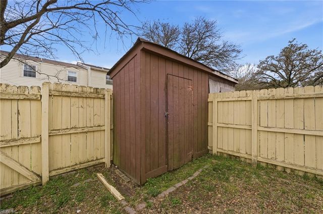 102 Tyburn CT, Hampton, VA 23669