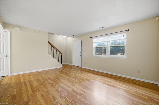 102 Tyburn CT, Hampton, VA 23669