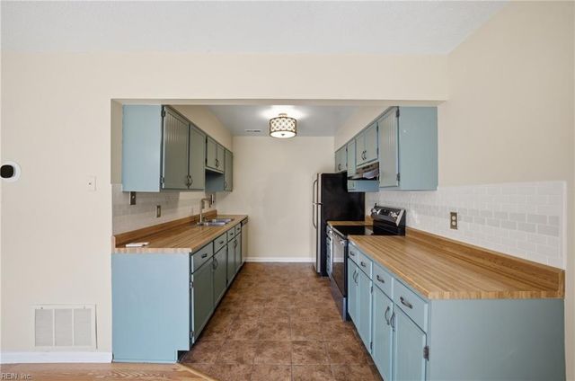 102 Tyburn CT, Hampton, VA 23669