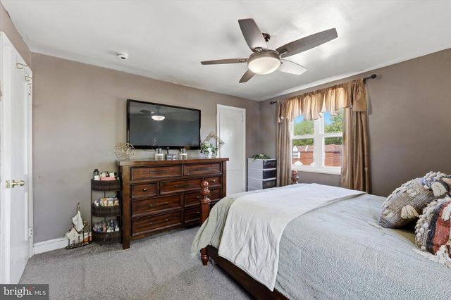 1801 CRICKET LN, Folcroft, PA 19032