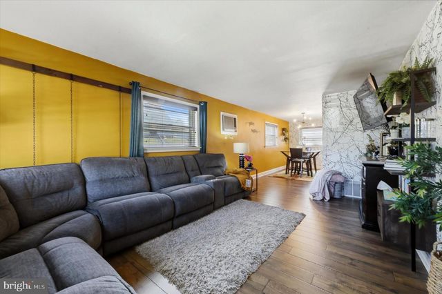 1801 CRICKET LN, Folcroft, PA 19032