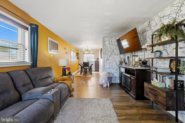 1801 CRICKET LN, Folcroft, PA 19032