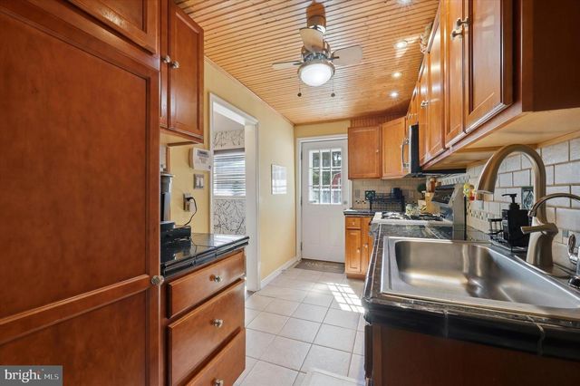 1801 CRICKET LN, Folcroft, PA 19032