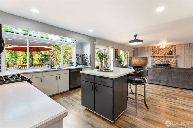 10009 NE 141st Street, Kirkland, WA 98034