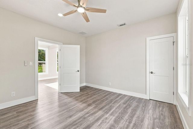112 E MARTIN LUTHER KING JR DRIVE, Tarpon Springs, FL 34689