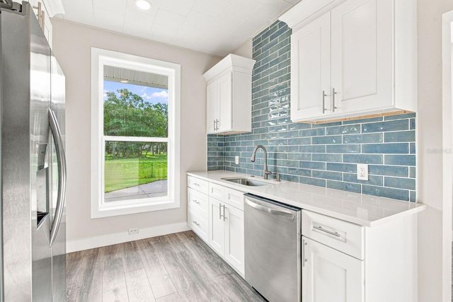 112 E MARTIN LUTHER KING JR DRIVE, Tarpon Springs, FL 34689