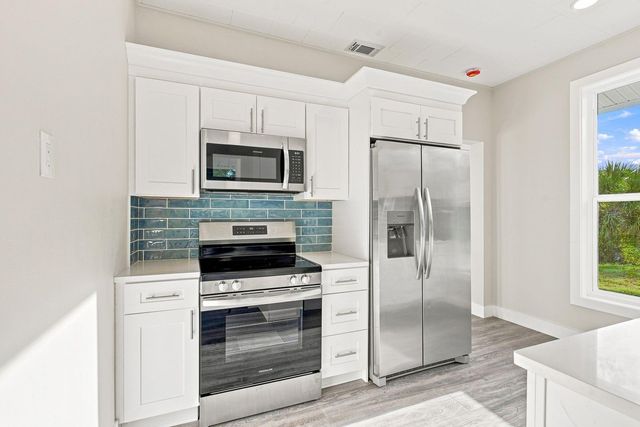 112 E MARTIN LUTHER KING JR DRIVE, Tarpon Springs, FL 34689