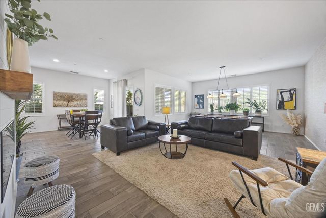 9908 Toscana Drive, Bakersfield, CA 93306