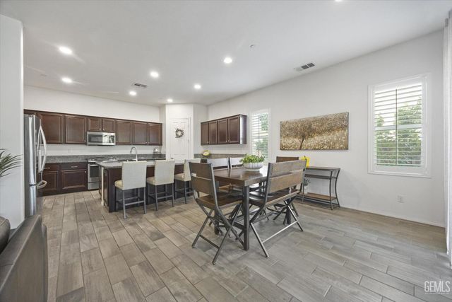 9908 Toscana Drive, Bakersfield, CA 93306