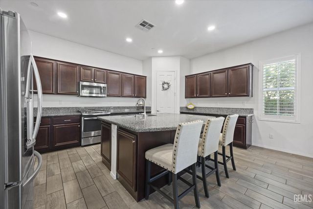 9908 Toscana Drive, Bakersfield, CA 93306