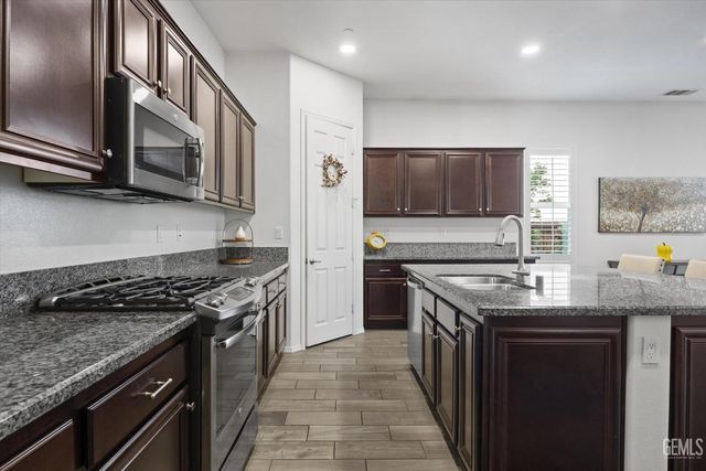 9908 Toscana Drive, Bakersfield, CA 93306