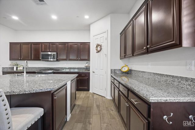 9908 Toscana Drive, Bakersfield, CA 93306