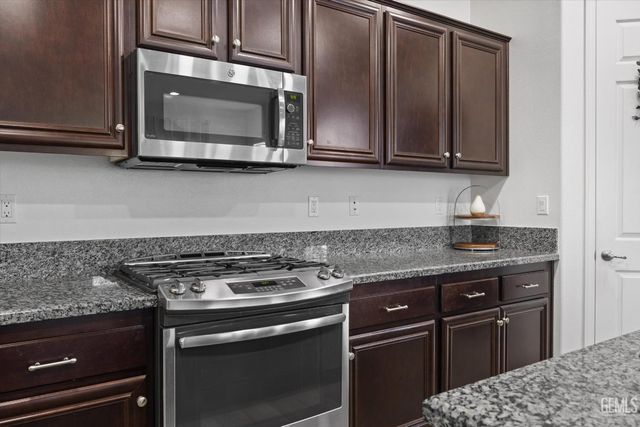 9908 Toscana Drive, Bakersfield, CA 93306