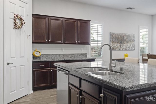 9908 Toscana Drive, Bakersfield, CA 93306