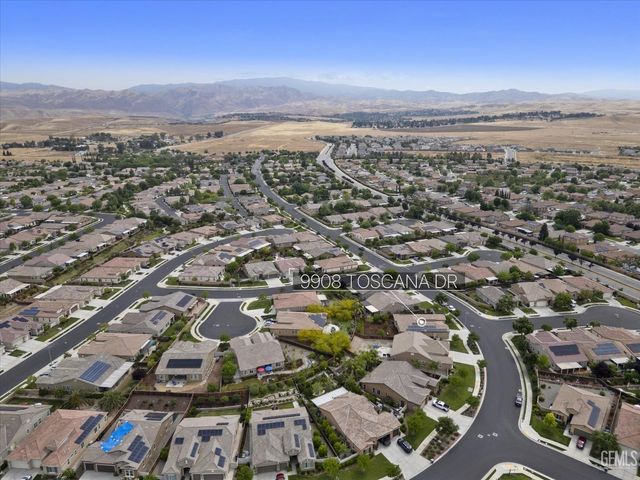 9908 Toscana Drive, Bakersfield, CA 93306