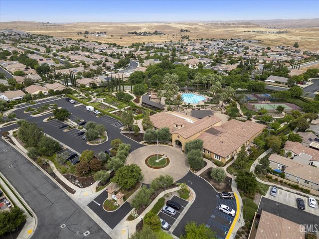 9908 Toscana Drive, Bakersfield, CA 93306