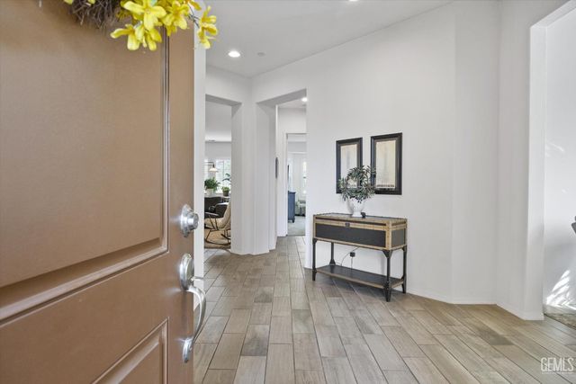 9908 Toscana Drive, Bakersfield, CA 93306