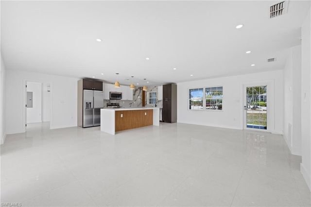 12065 Boat Shell DR, Matlacha Isles, FL 33991