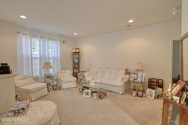 32 Winkle Court, Whiting, NJ 08759