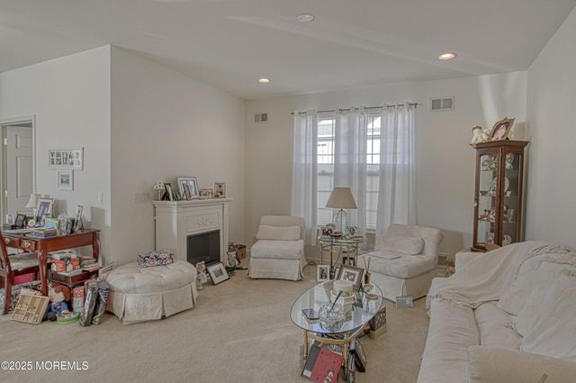 32 Winkle Court, Whiting, NJ 08759