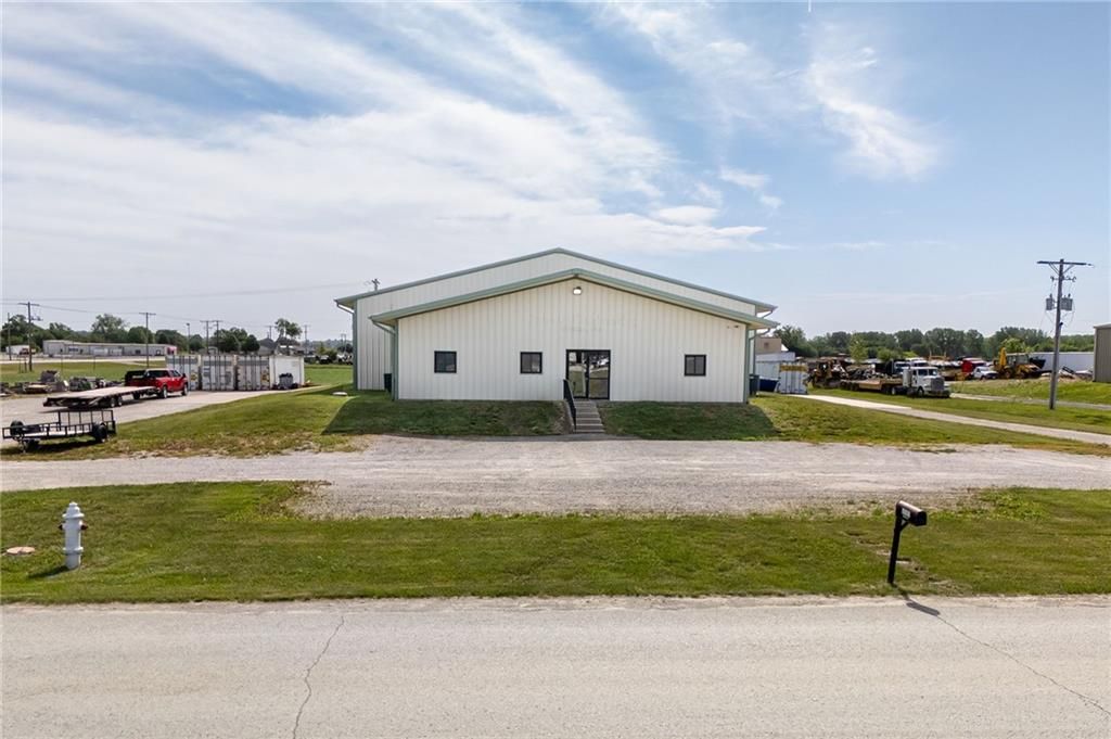 801 Woodsdale Road, Elwood, KS 66024