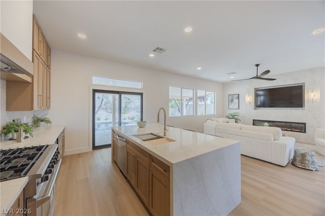 2516 Silver Beach Drive, Henderson, NV 89052