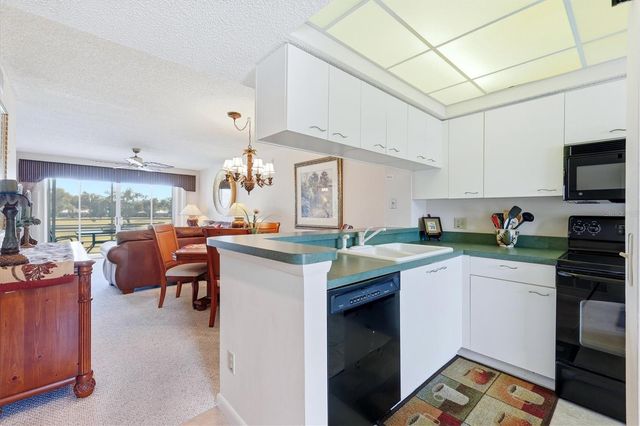 823 WEXFORD BOULEVARD 823, Venice, FL 34293