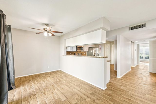 14515 Wunderlich Drive 607, Houston, TX 77069