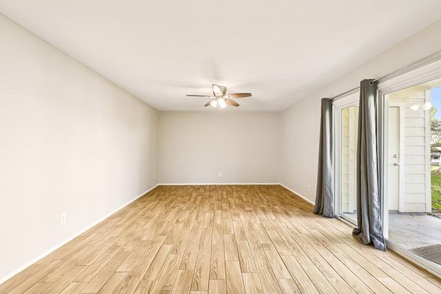 14515 Wunderlich Drive 607, Houston, TX 77069