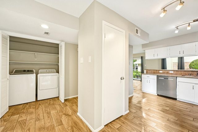 14515 Wunderlich Drive 607, Houston, TX 77069