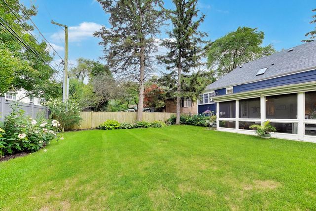9439 Lincolnwood Drive, Evanston, IL 60203