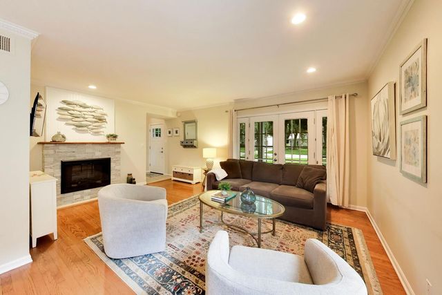 9439 Lincolnwood Drive, Evanston, IL 60203