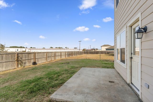 208 Lasso Circle, Mabank, TX 75143