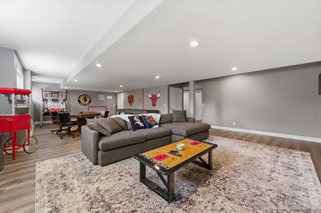 39W829 KELLAR Square, Geneva, IL 60134