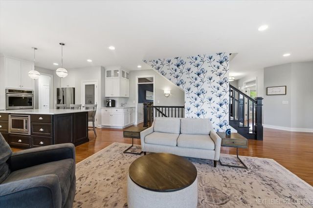 39W829 KELLAR Square, Geneva, IL 60134