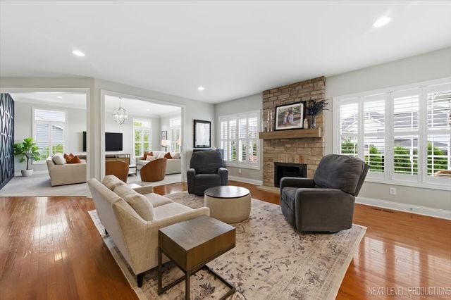 39W829 KELLAR Square, Geneva, IL 60134