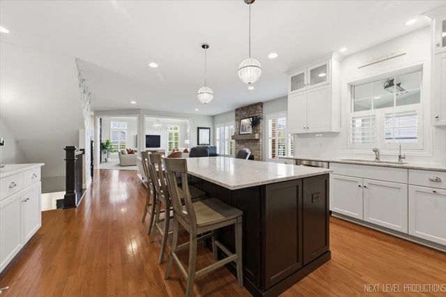 39W829 KELLAR Square, Geneva, IL 60134