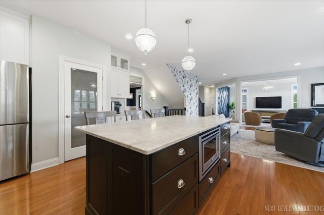 39W829 KELLAR Square, Geneva, IL 60134