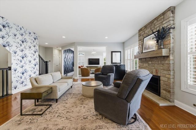 39W829 KELLAR Square, Geneva, IL 60134