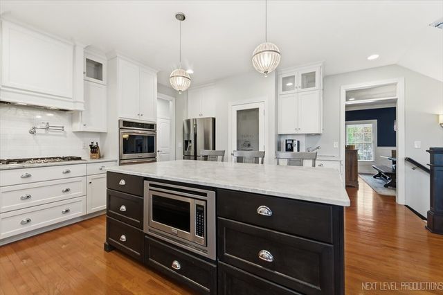 39W829 KELLAR Square, Geneva, IL 60134