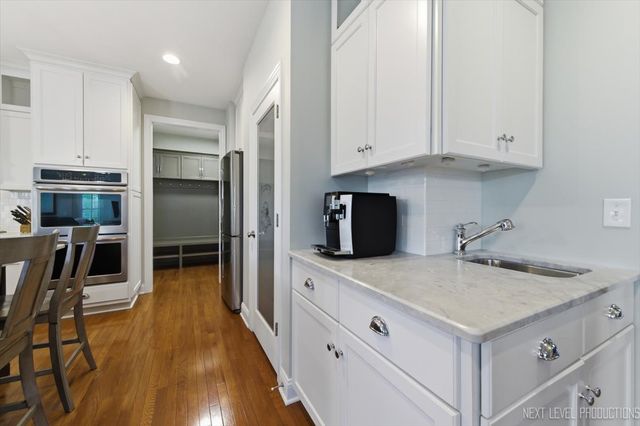 39W829 KELLAR Square, Geneva, IL 60134