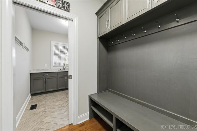39W829 KELLAR Square, Geneva, IL 60134