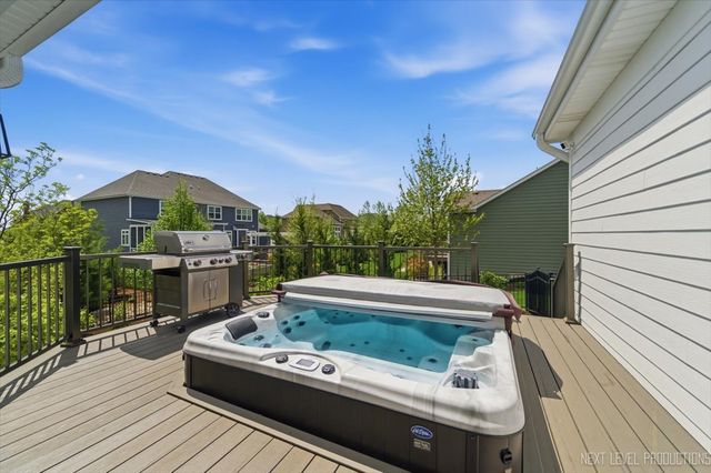 39W829 KELLAR Square, Geneva, IL 60134